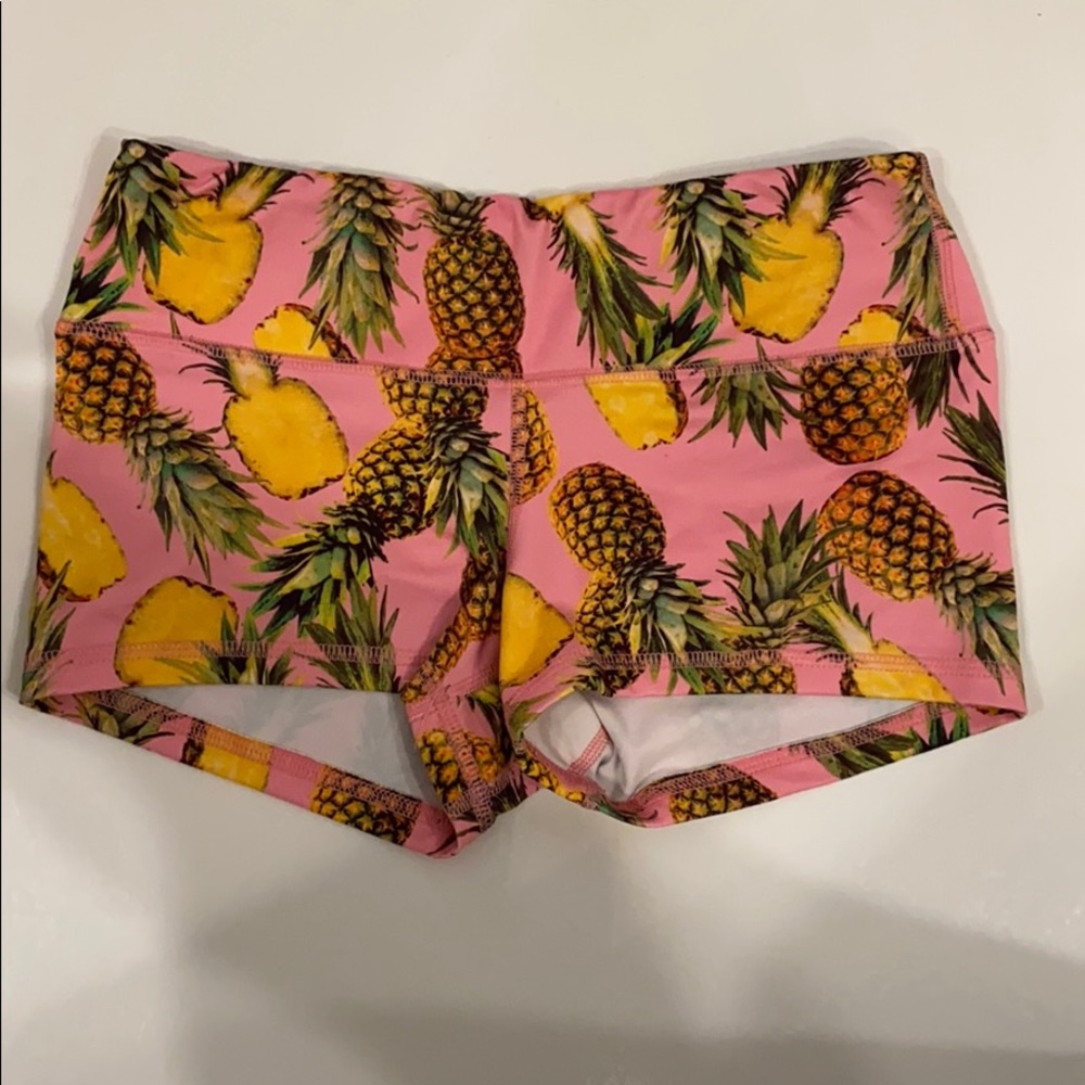 Fleo pineapple shorts